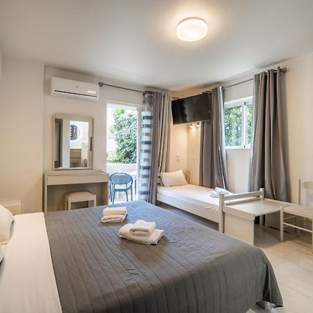 Manos Beachside Apartments Ajía Marína Kültér fotó