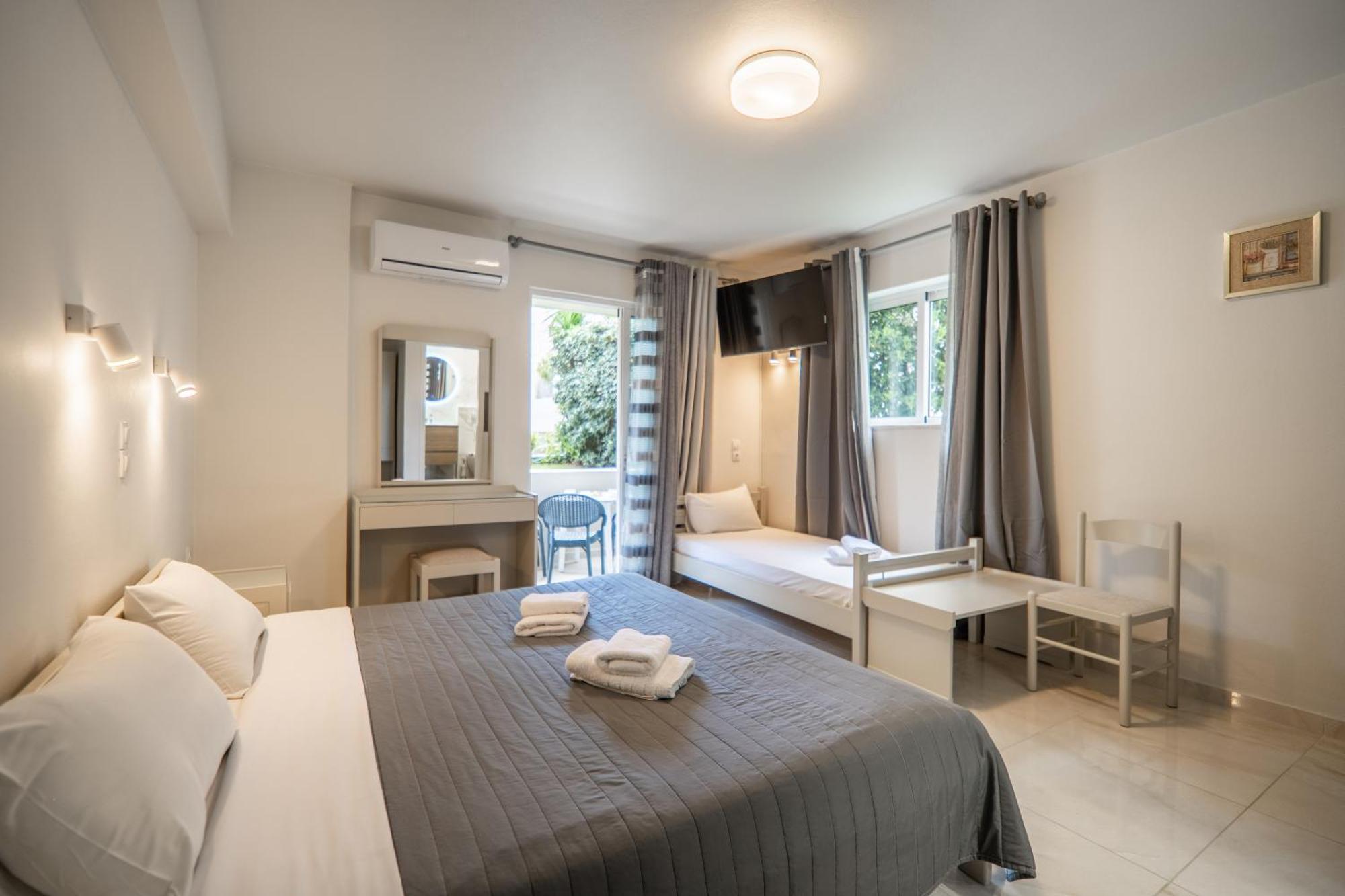 Manos Beachside Apartments Ajía Marína Kültér fotó