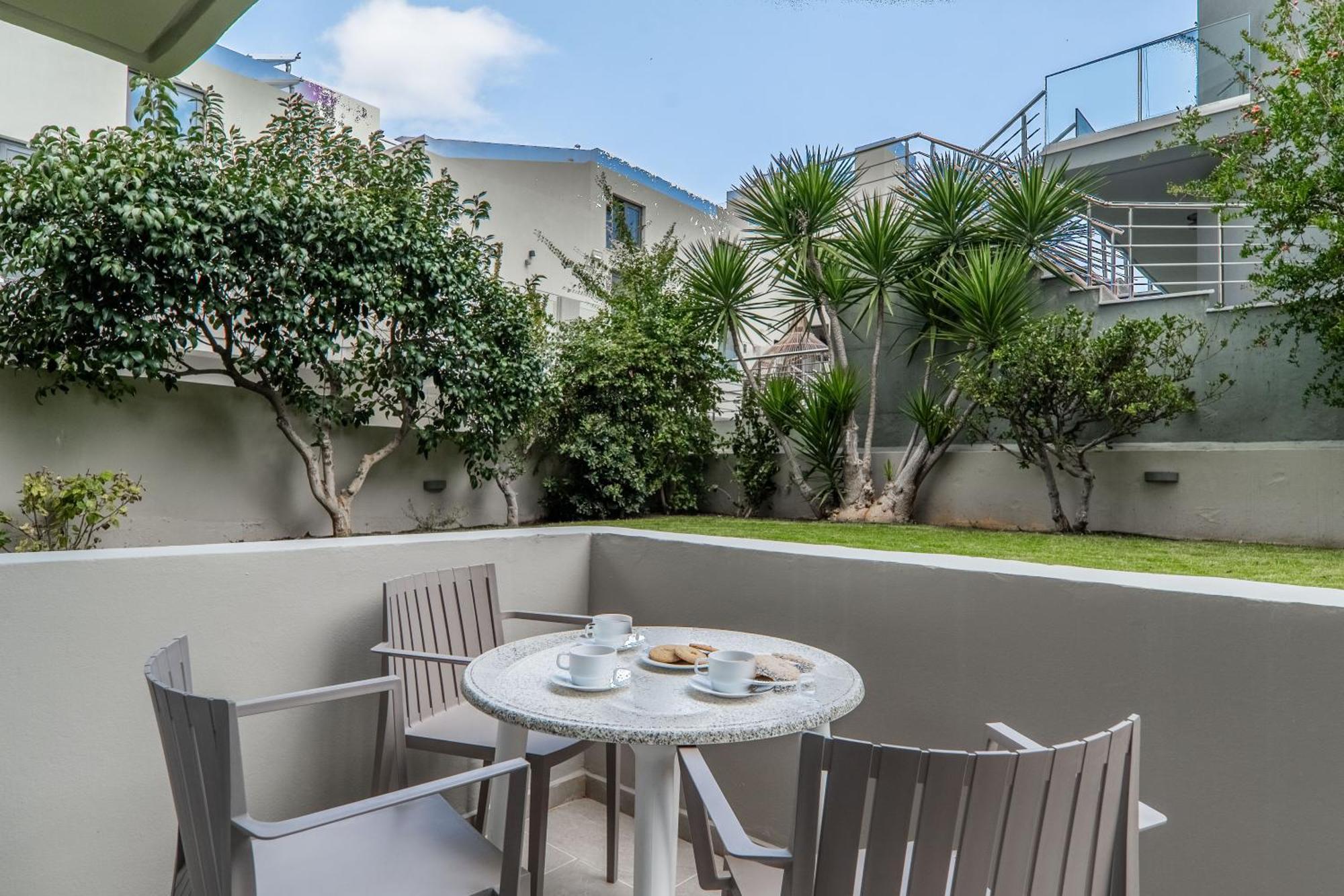Manos Beachside Apartments Ajía Marína Kültér fotó