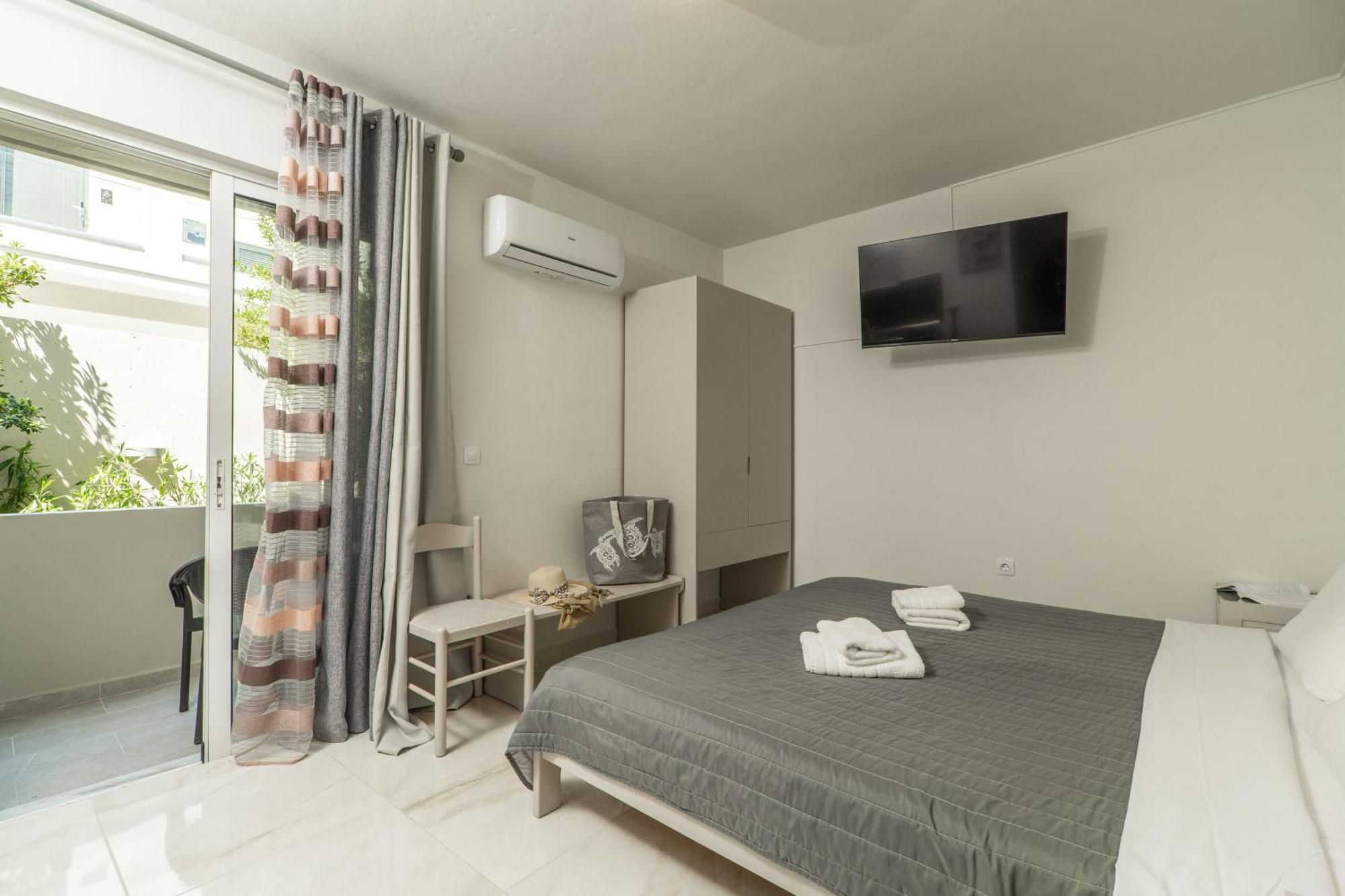Manos Beachside Apartments Ajía Marína Kültér fotó