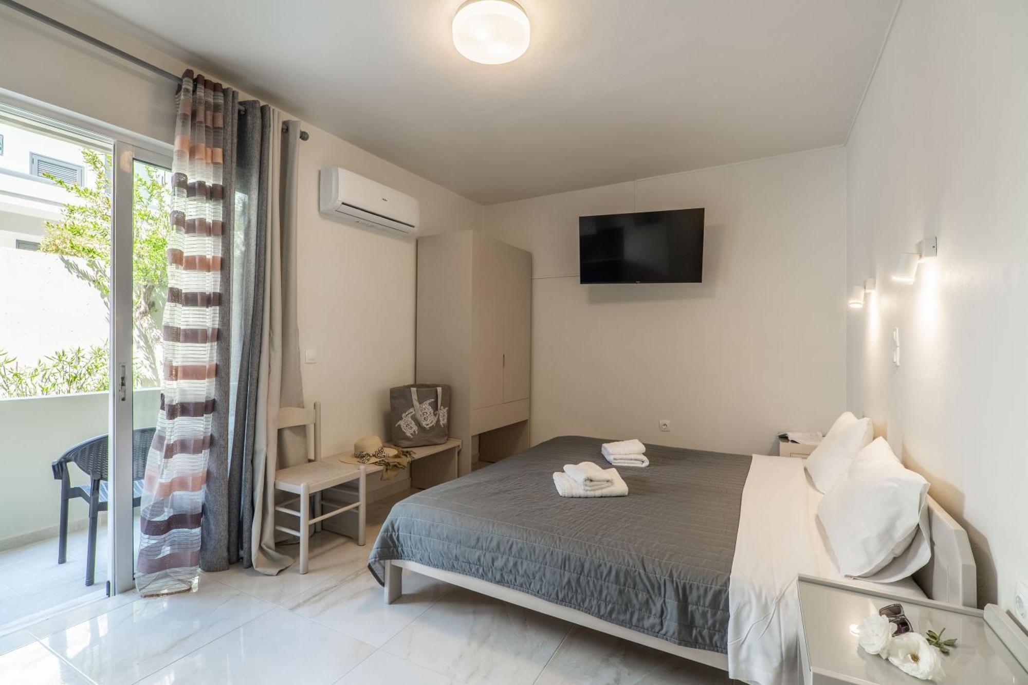 Manos Beachside Apartments Ajía Marína Kültér fotó