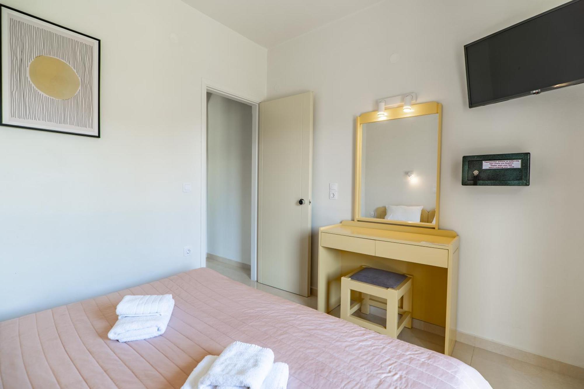 Manos Beachside Apartments Ajía Marína Kültér fotó