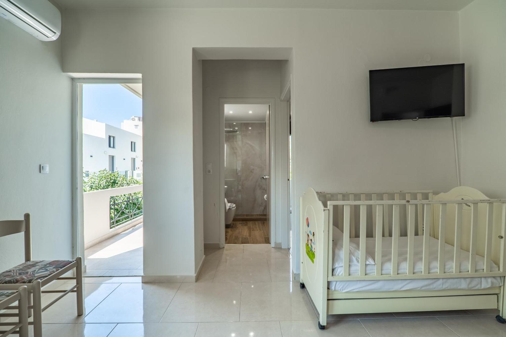 Manos Beachside Apartments Ajía Marína Szoba fotó