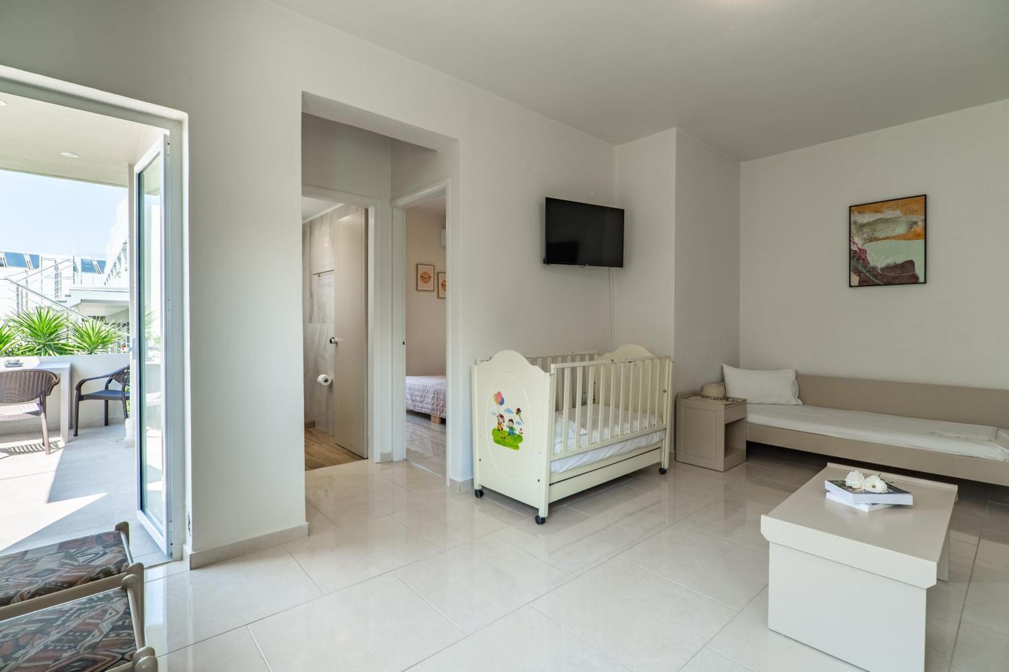 Manos Beachside Apartments Ajía Marína Szoba fotó
