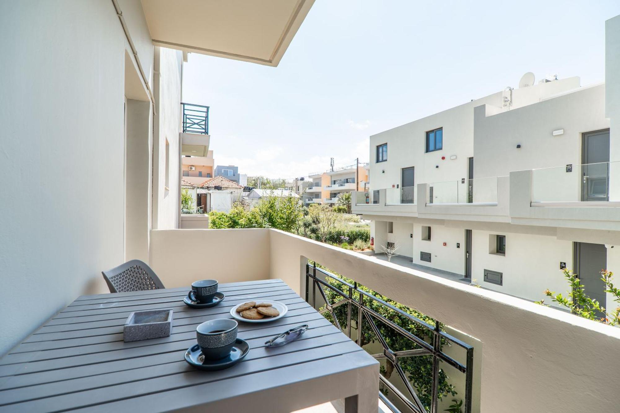 Manos Beachside Apartments Ajía Marína Kültér fotó