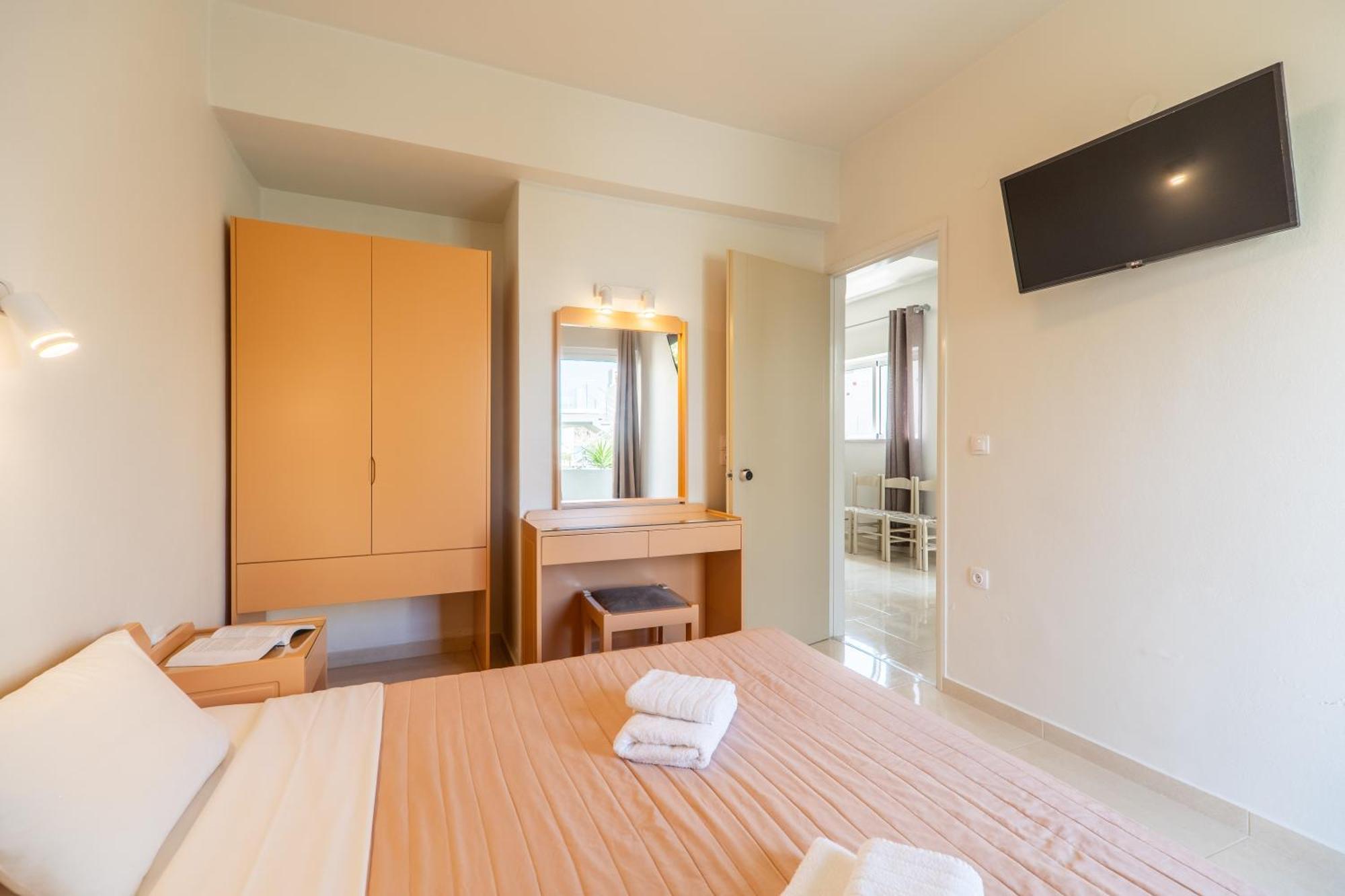 Manos Beachside Apartments Ajía Marína Kültér fotó