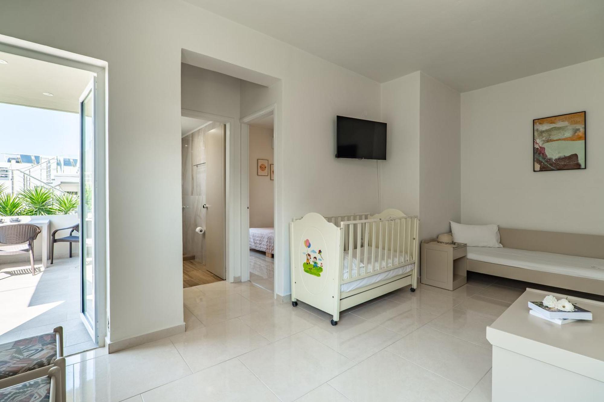 Manos Beachside Apartments Ajía Marína Szoba fotó
