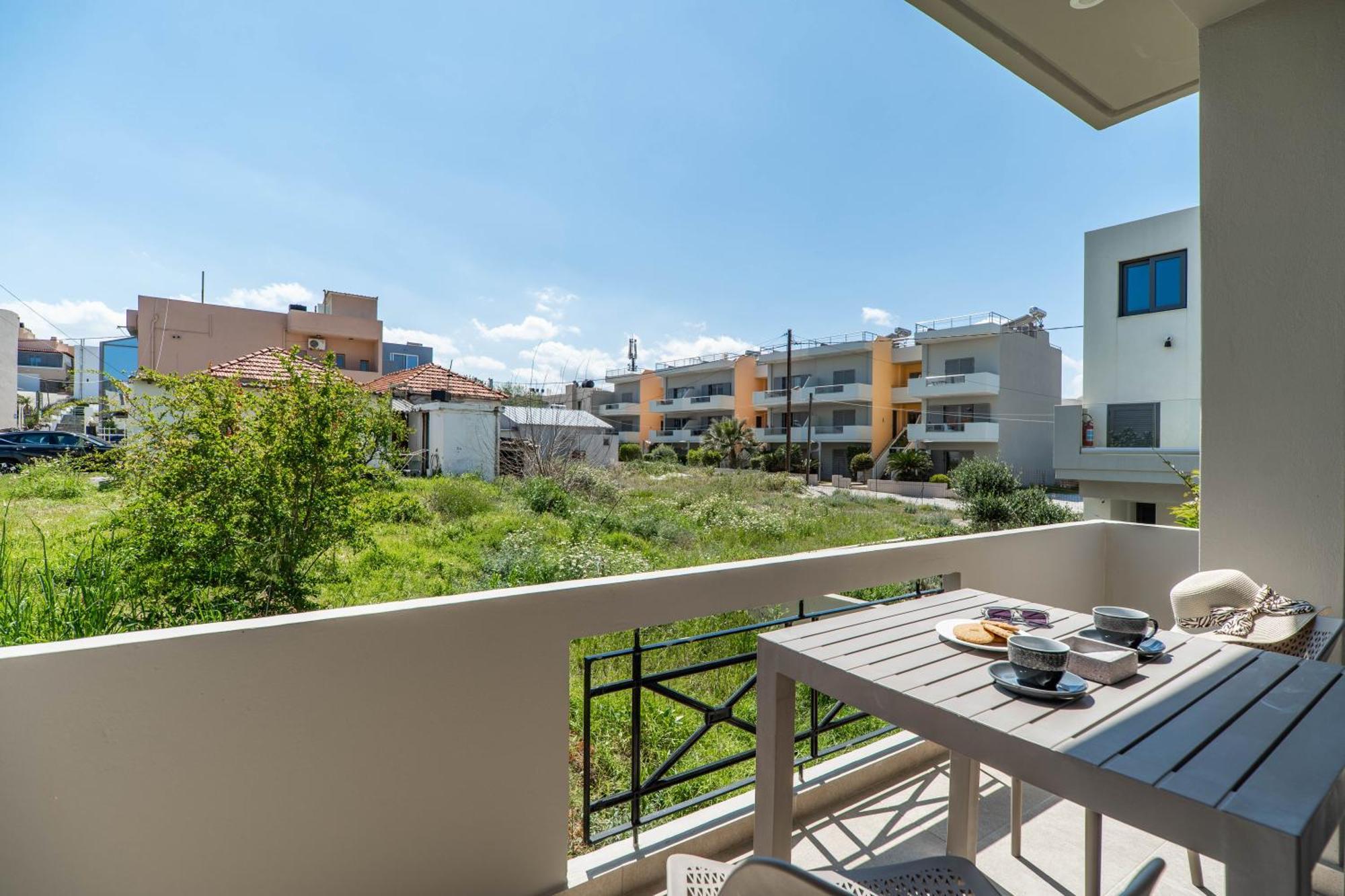 Manos Beachside Apartments Ajía Marína Kültér fotó