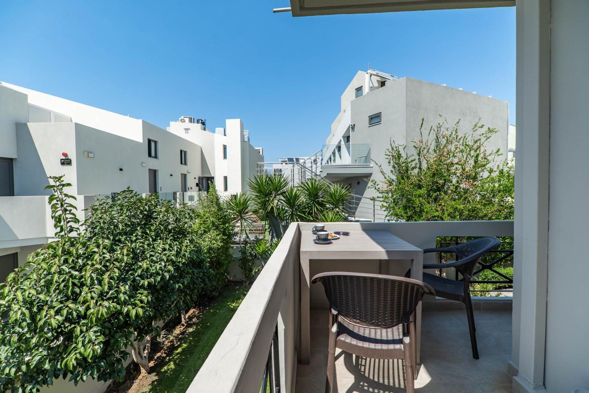 Manos Beachside Apartments Ajía Marína Kültér fotó