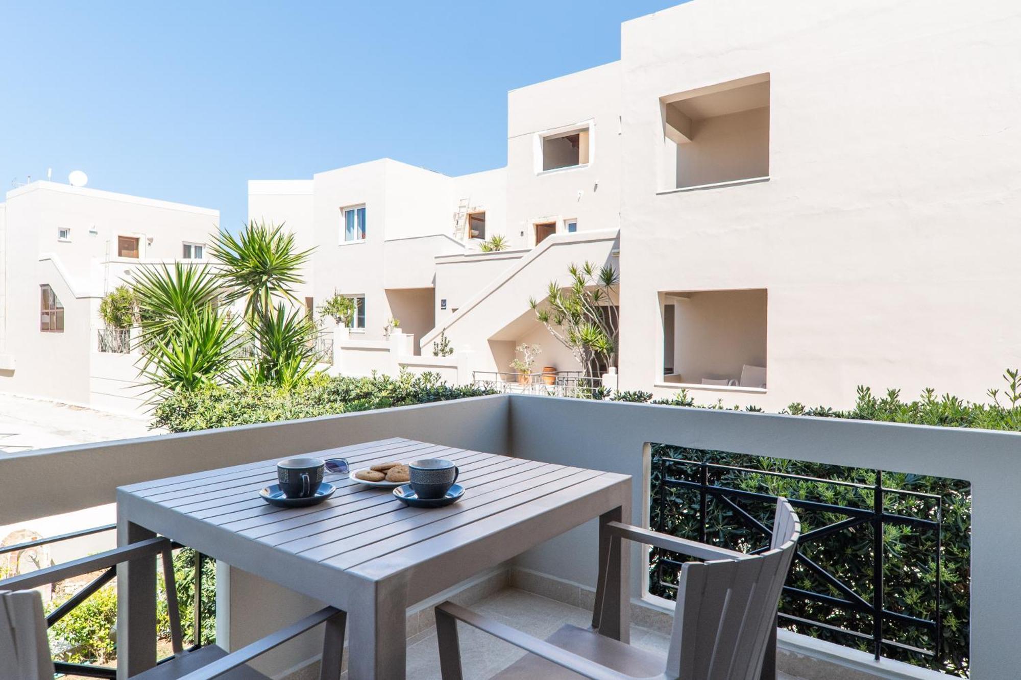 Manos Beachside Apartments Ajía Marína Szoba fotó