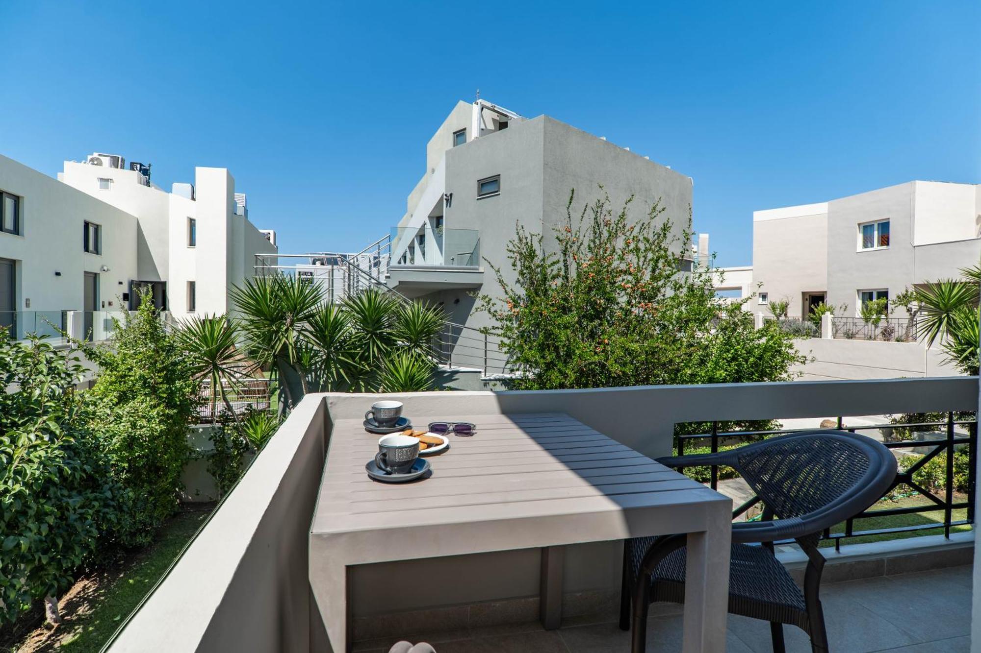 Manos Beachside Apartments Ajía Marína Kültér fotó